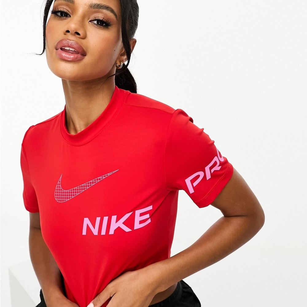 Nike Women's cropped dri-fit short sleeve